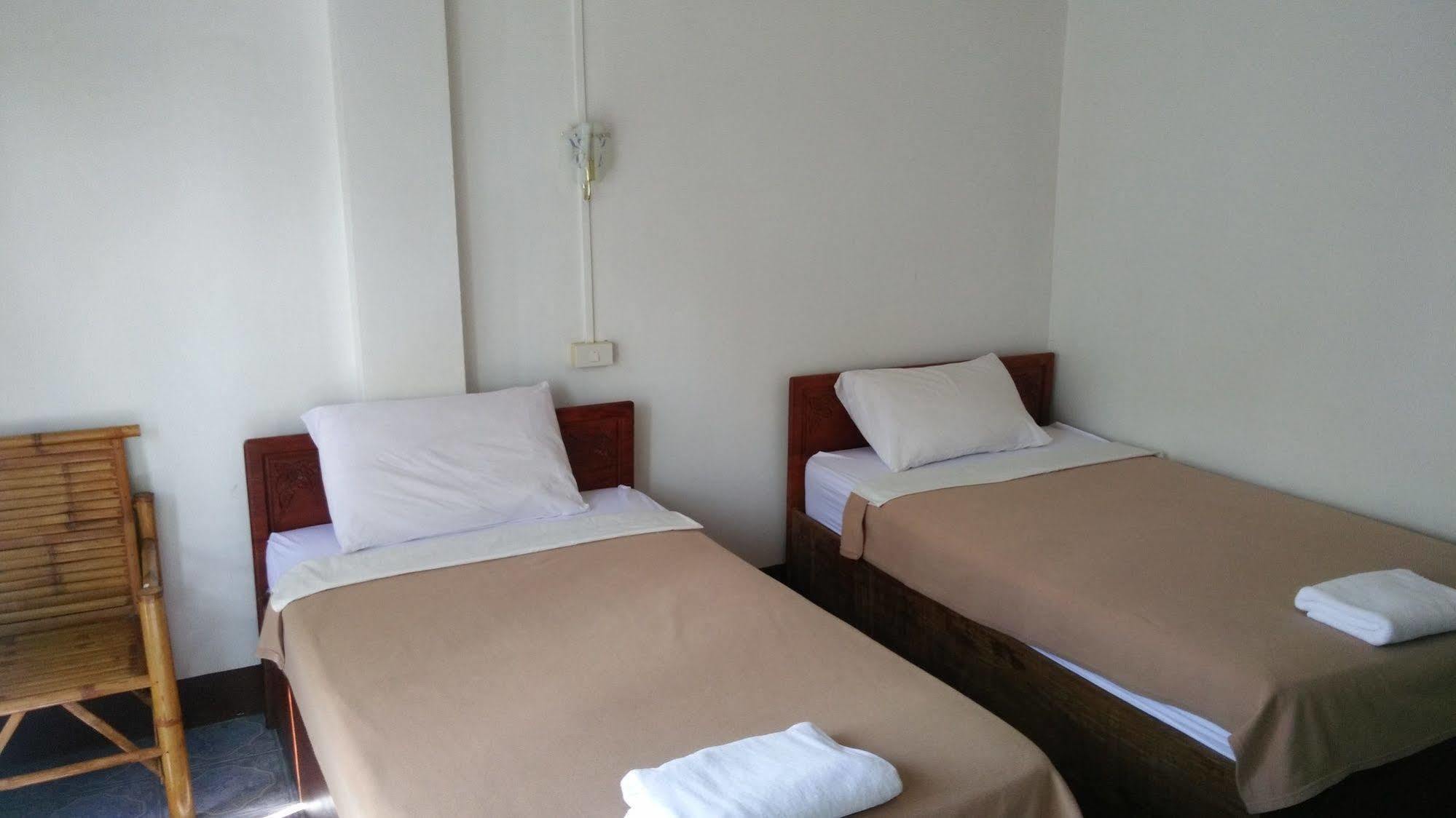Chanthasom Guesthouse Ban Nongdouang Екстер'єр фото