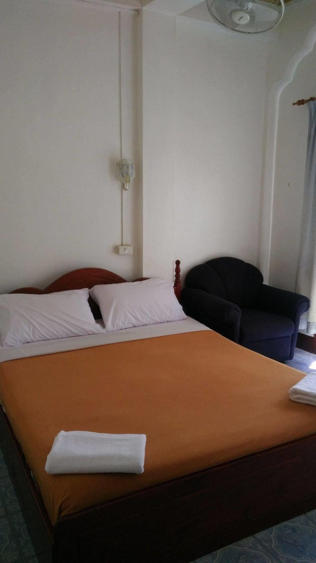 Chanthasom Guesthouse Ban Nongdouang Екстер'єр фото